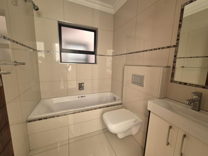 To Let 3 Bedroom Property for Rent in Bloubergrant Western Cape